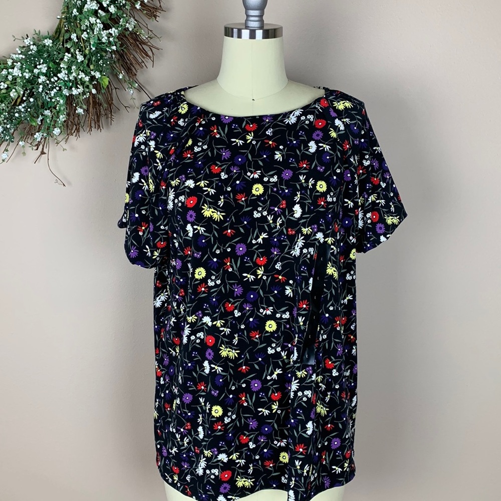NWT Banana Republic Women’s Black Floral Print Short Sleeve Top Size Large